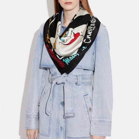 NWT CD141 Disney Limited Edition Coach Villains Print Silk Square Scarf - Picture 2 of 4